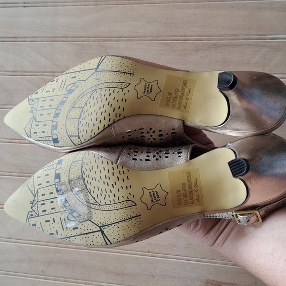 NEW Bella Vita Pointy Sling Back Kitten Heel Metallic Cutout Perforated Pumps - Picture 5 of 7